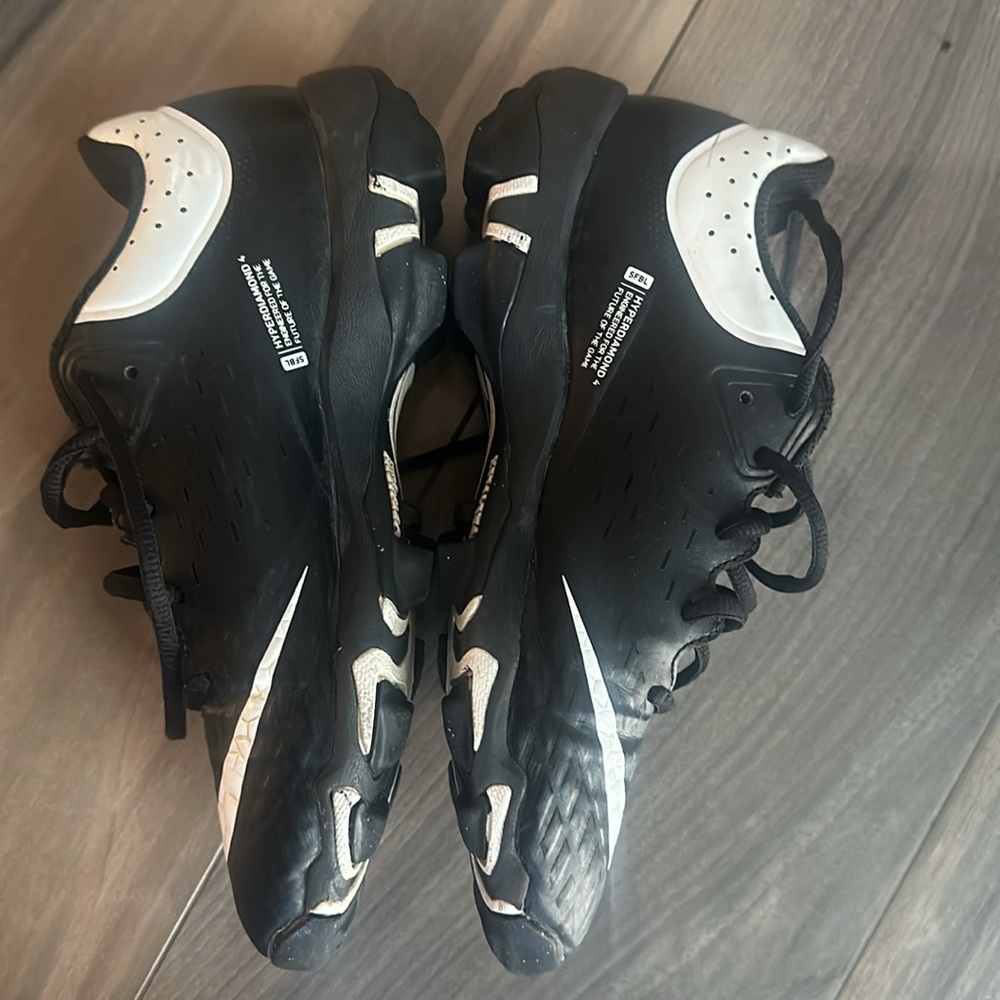 Softball cleats - Picture 5 of 7